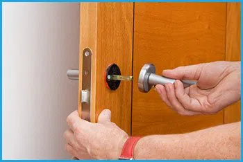 Lock Locksmith Services Detroit, MI 313-344-1754 Lock Locksmith Services Detroit, MI 313-344-1754 - 12-changing-locks