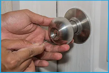 Lock Locksmith Services Detroit, MI 313-344-1754 - 14-unlock-door